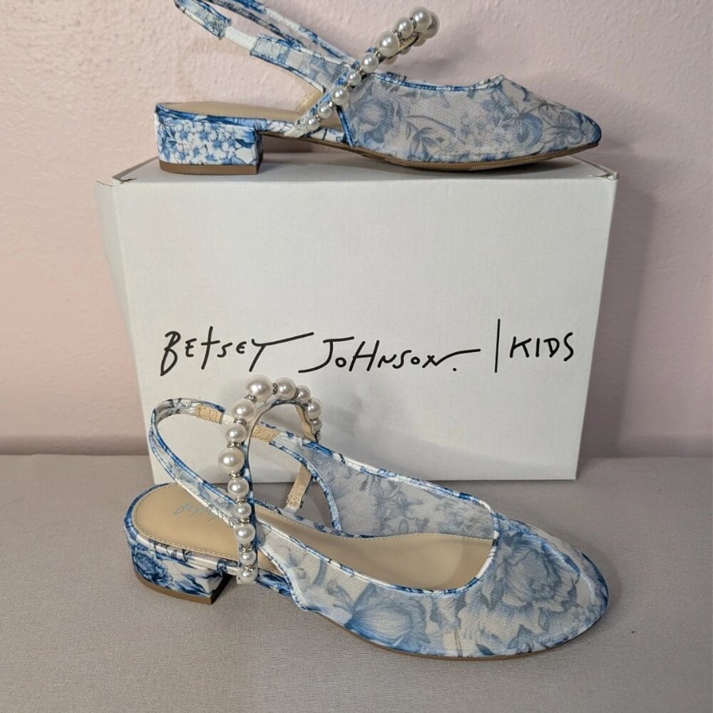 NEW Betsey Johnson Kids Floral Pump Size 5 Blue White Toile Pearl Strap Heel - Picture 5 of 9